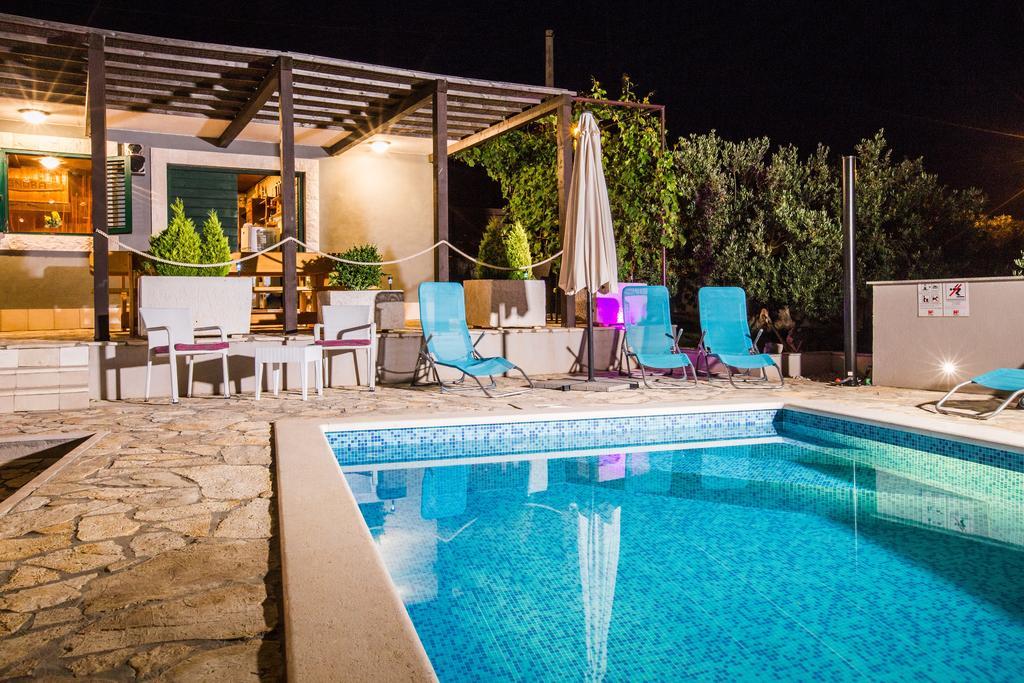 Holiday Home Gabi Рогозница Экстерьер фото